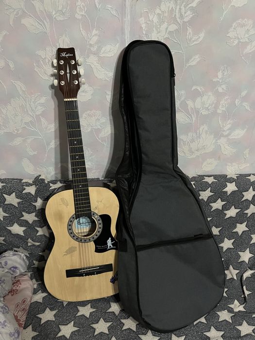 Гитара аккустическая, 6 струнная, вместе с чехлом