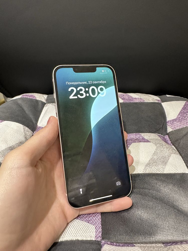 Продам Iphone 13