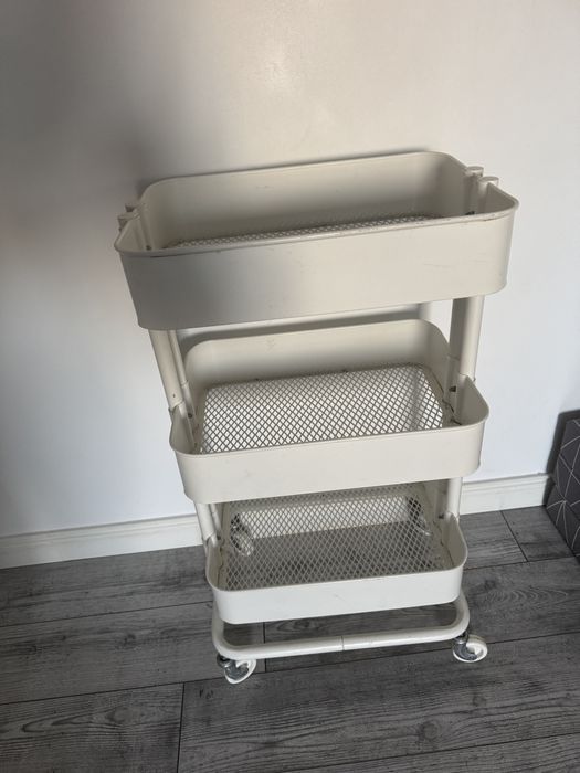 Etajera pe role ikea