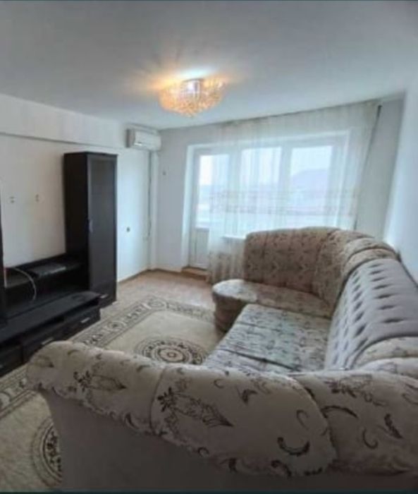 Продаю срочно диван угловой с двух сторон.