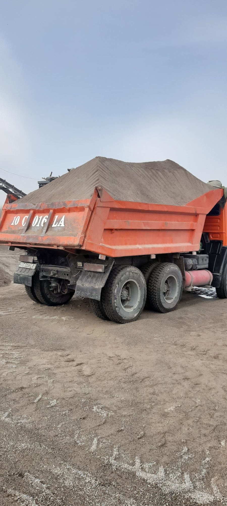 Kamaz samosval. Klines sheben qum bluga shagal bor