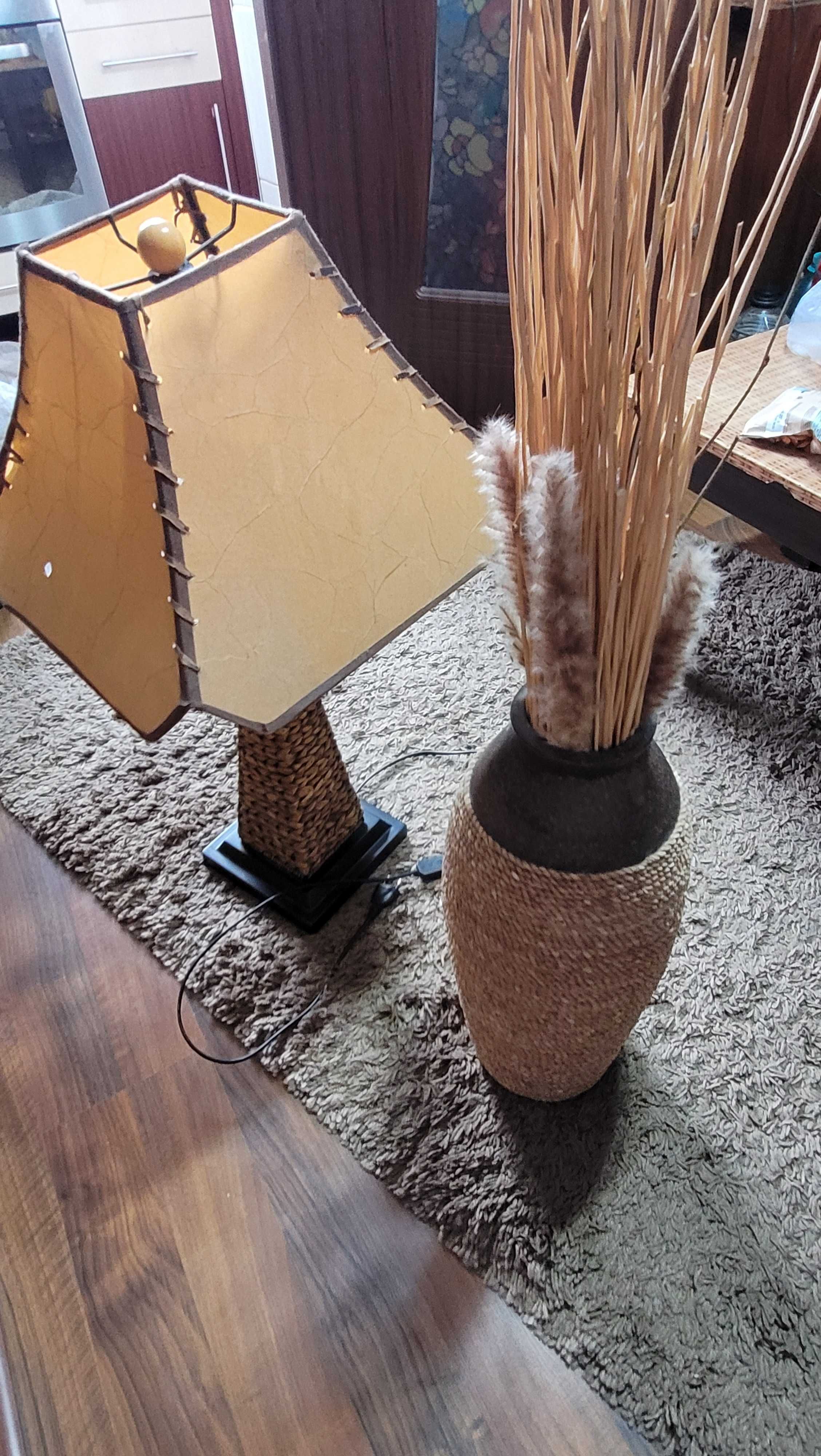 Lampadar si vaza rustice