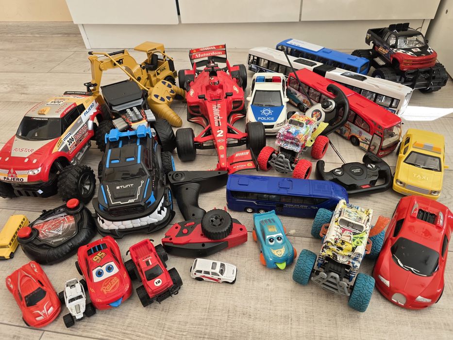 Разнообразни Играчи за малки и големи деца