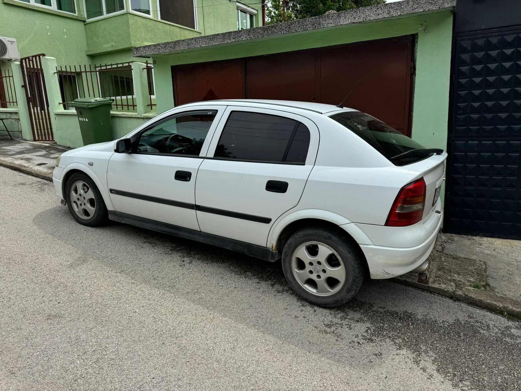 Автомобил Opel Astra