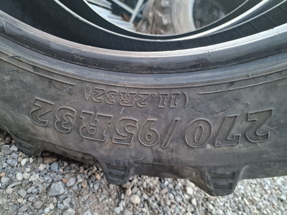 CAUCIUCURI agri 11.2R32 (270/95R32) marca BKT