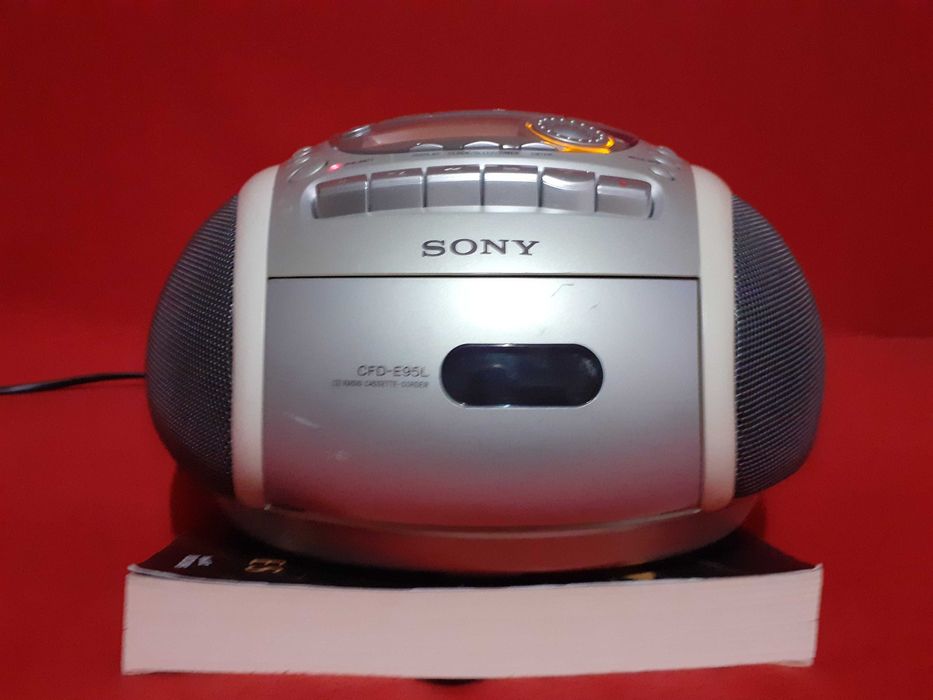 Radio CD-Player Casette-Recorder Stereo HI-FI SONY CFD-E95L