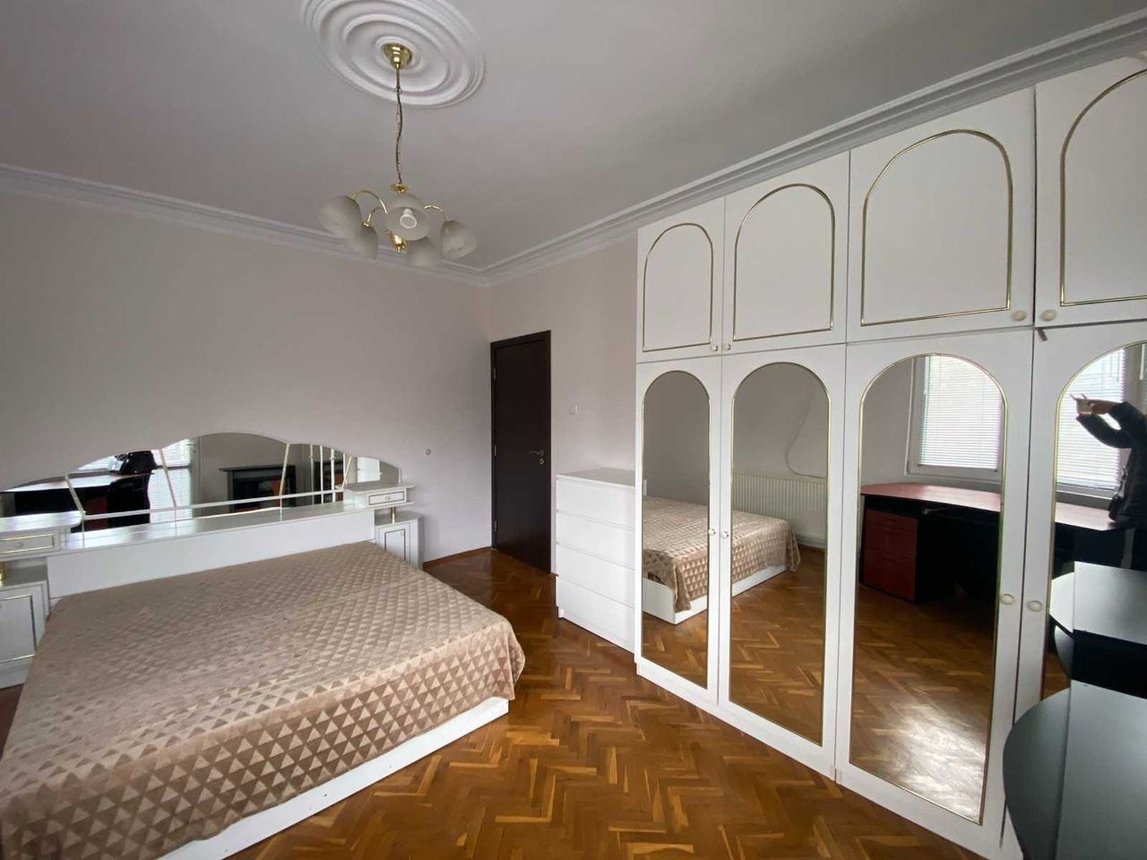 Продава се Тристаен апартамент в Русе, Център - 97 кв.м за 1526 €/кв.м - Снимка #2