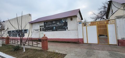Ховли уй-жой сотилади