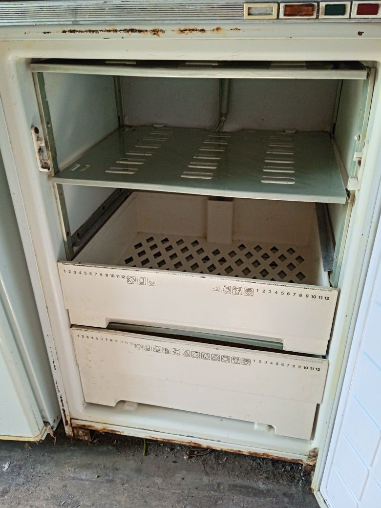 Продам морозильную камеру