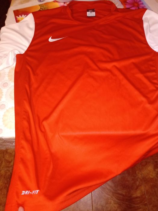 Спортна тениска Найк L размер