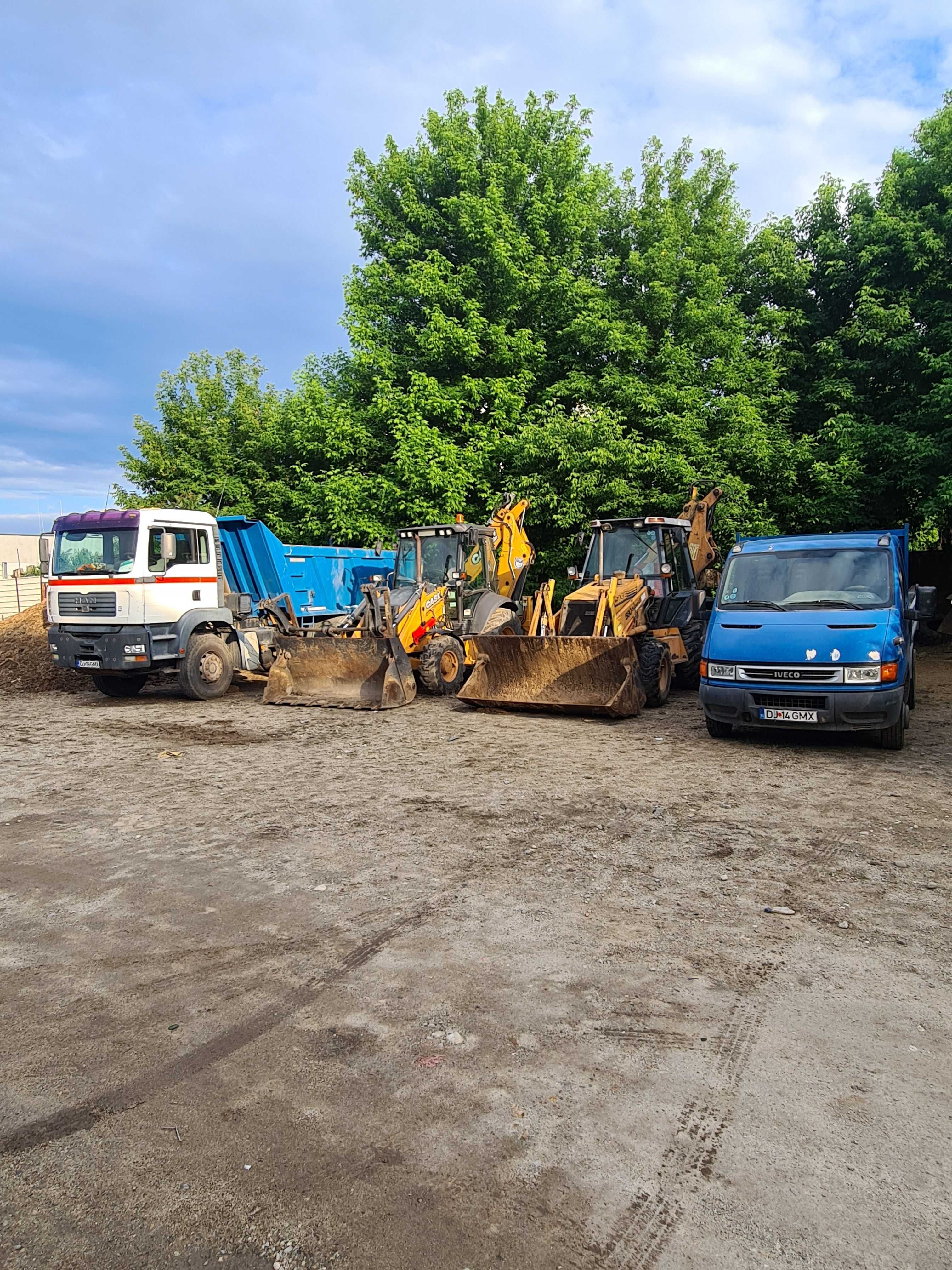 Demolari case vechi. Buldoexcavator picon, evacuare moloz Basculante