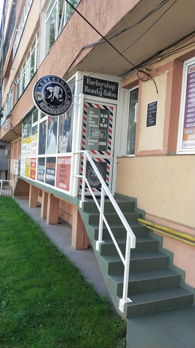 Inchiriez post de lucru in salon