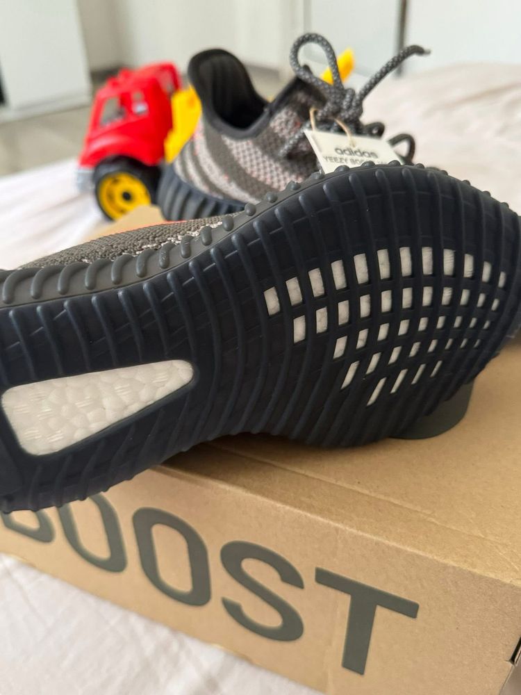 Yeezy Boost 350 V2