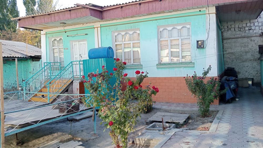 Жер сатылады уйымен бырге