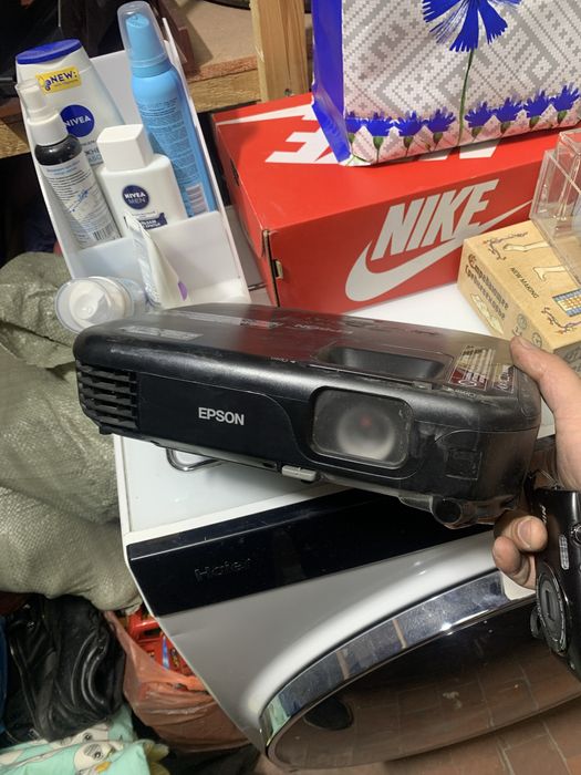 Проектор Epson EB-S02 бу работает хорошо