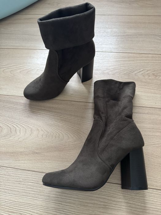 Нови тъмно зелени велурени боти