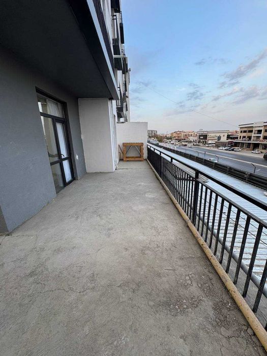 Бухара ситидан 2 хонали 3 каватдан терассалик квартира сотилади