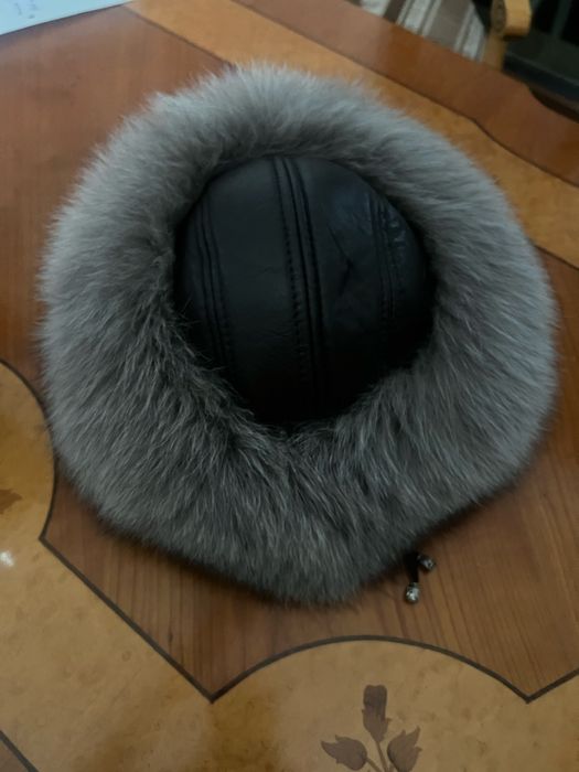 Vand caciula din blana de vulpe si piele de miel