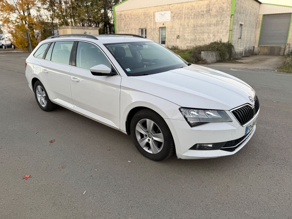 SKODA Superb
Skoda Superb III Break 2.0 TDI 16V 150 cv - Cutie Manuala