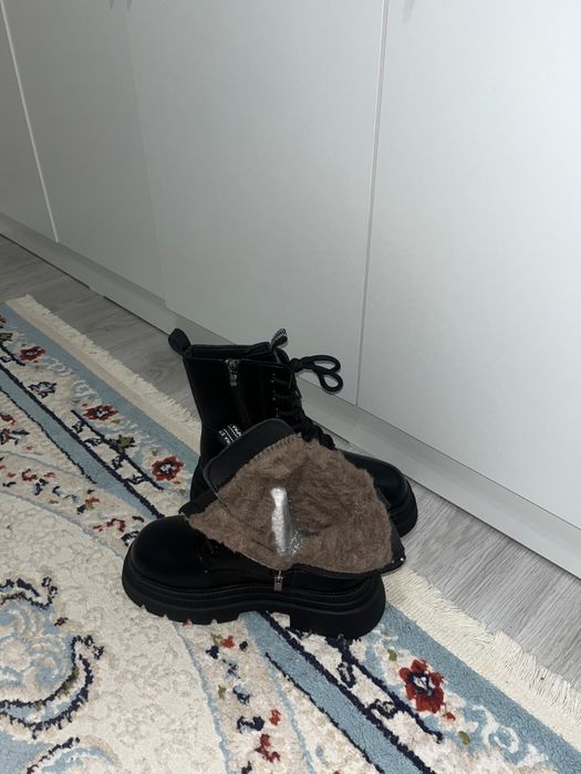 Продам зимние ботинки новые