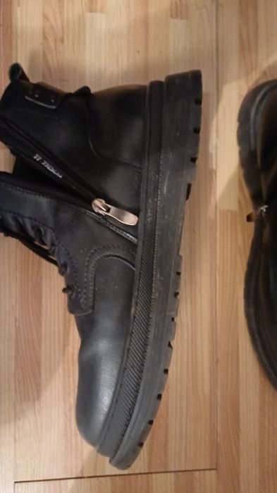 Продам зимние ботинки