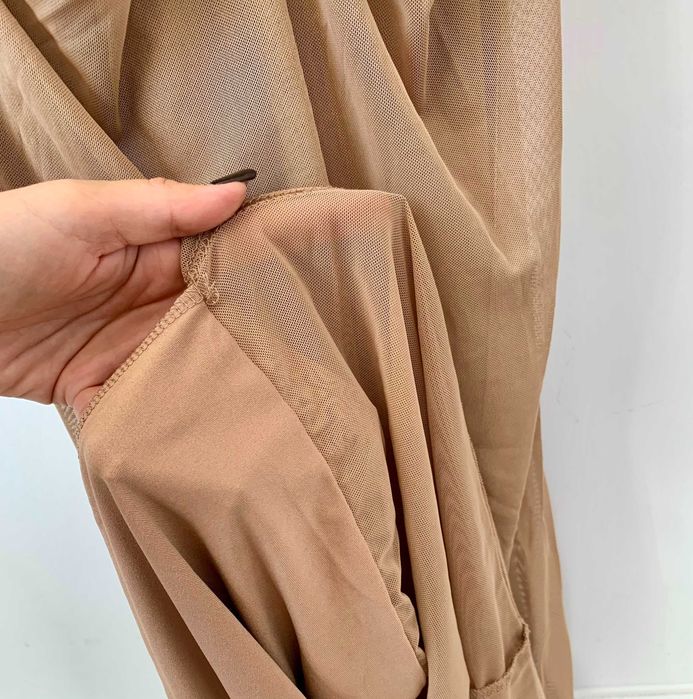 Официална дълга рокля без ръкави в карамелен цвят