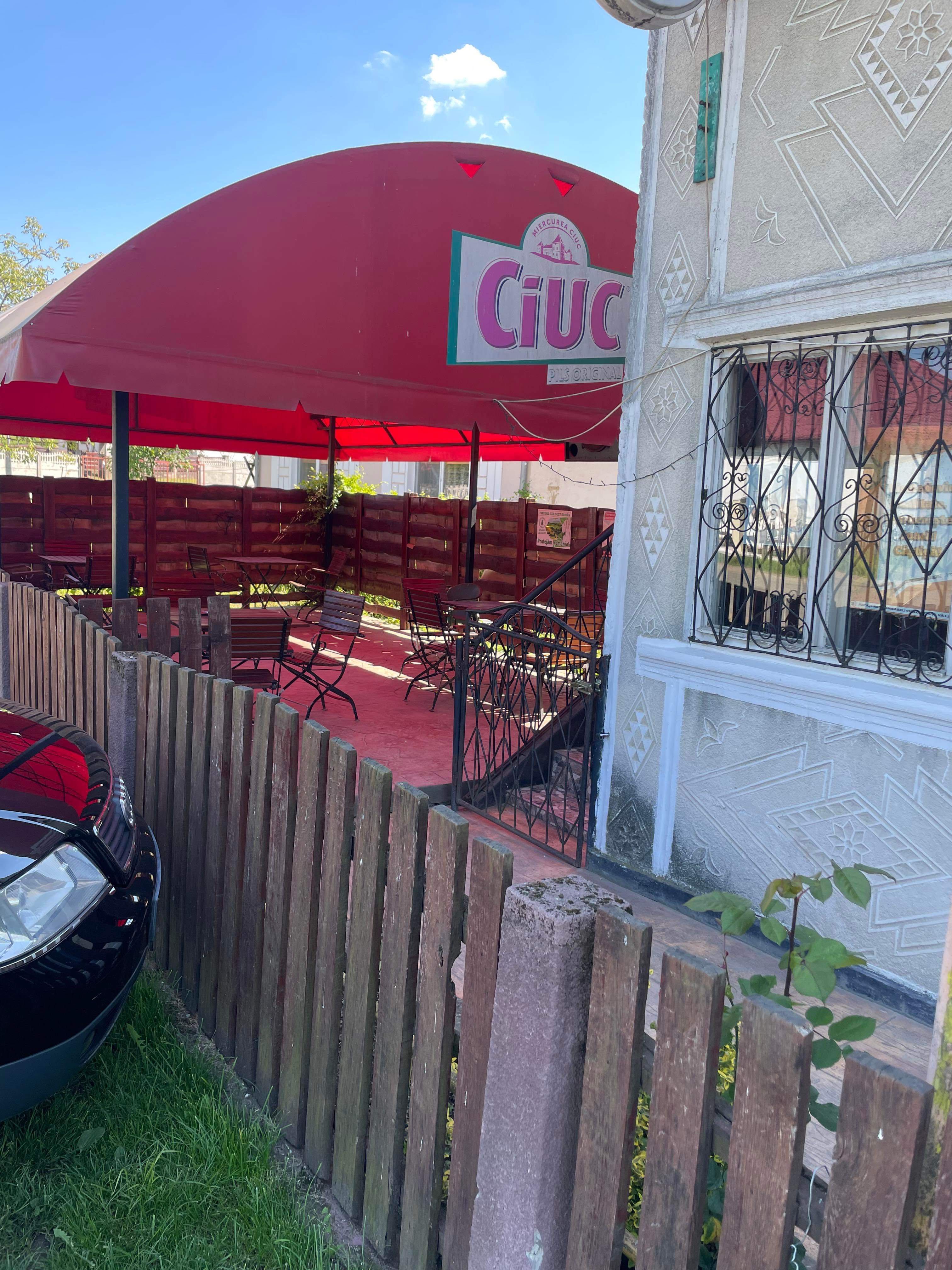 Vând clădire cu etaj