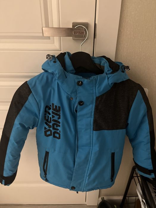 Продам две куртки по 1000 тнг