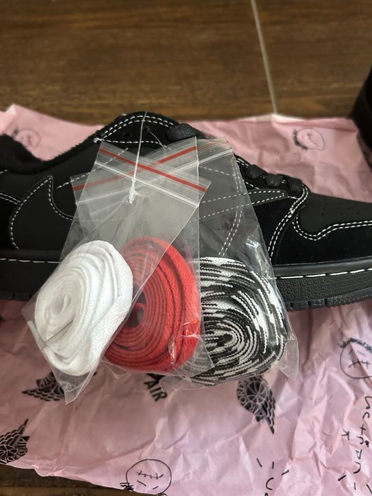 Jordan 1 low X Travis Scott