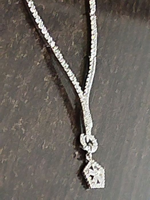 Vând colier nou din argint