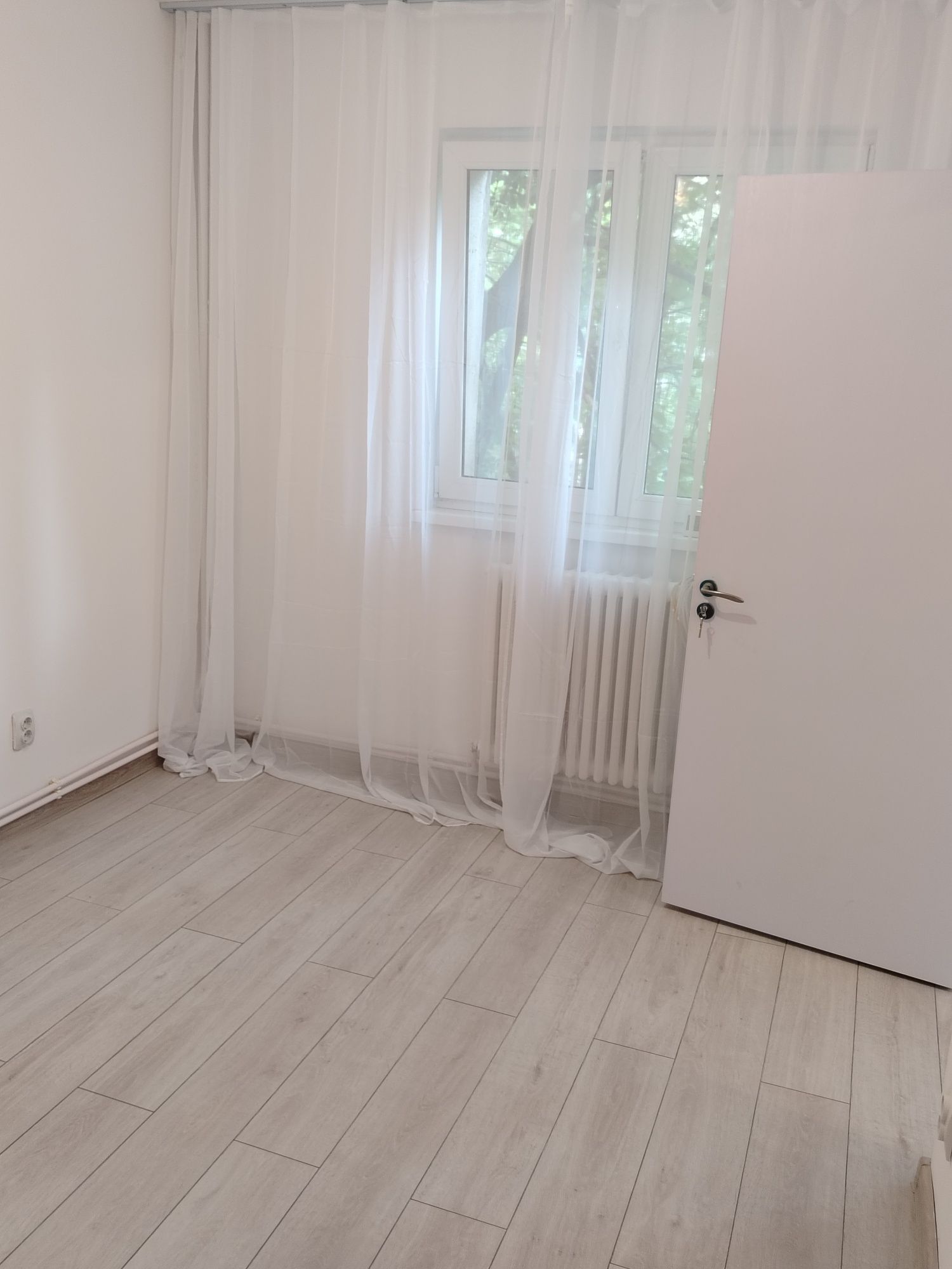 Proprietar vând Ap 3 cam Podu Roș - liceul Racovită fără risc seismic