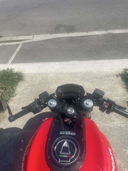Vând Ducati Monster 696