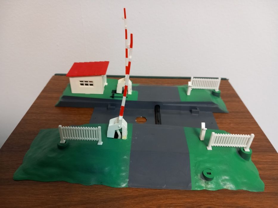 REZERVAT Trecere la calea ferata Mehano, scara HO ptr diorama trenulet