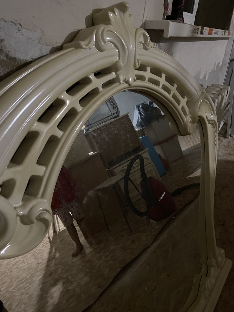 Зеркало в спалью в зал в прихожку комод тумба