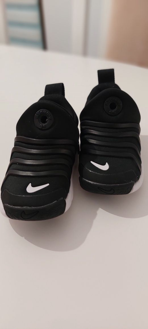 Vând pantofi sport Nike pentru copii