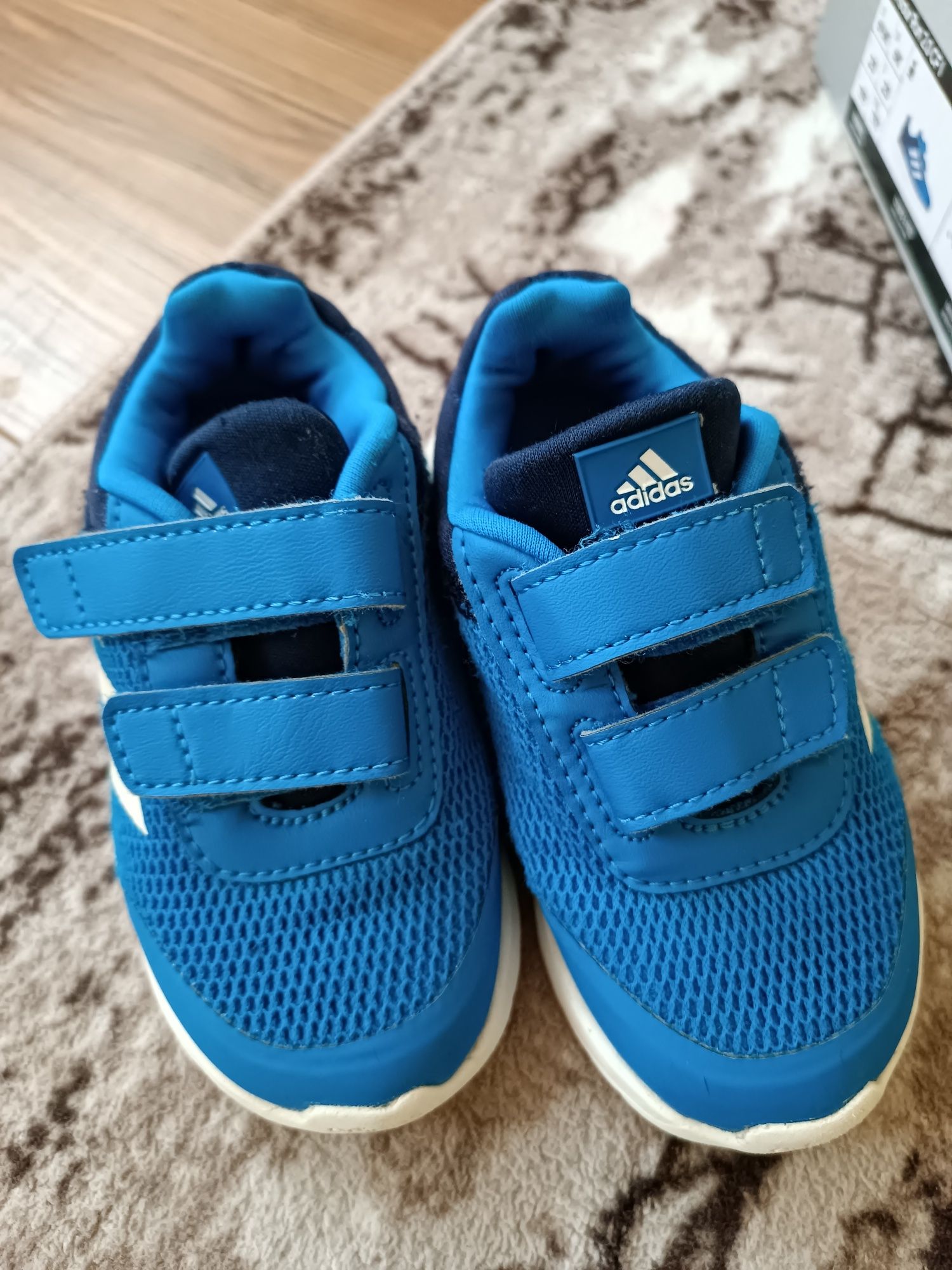 Маратонки adidas 23