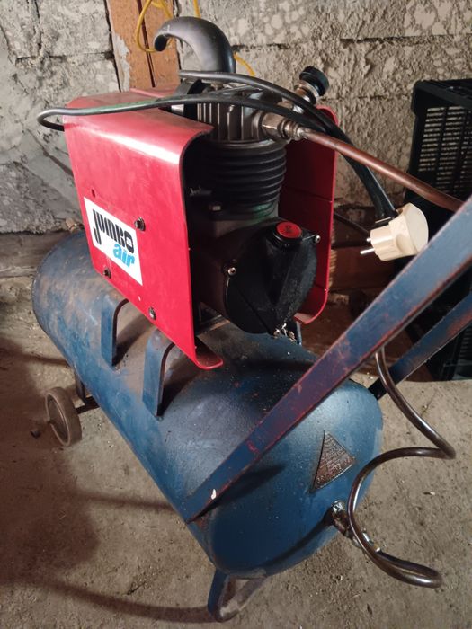 Vând compresor 50 l