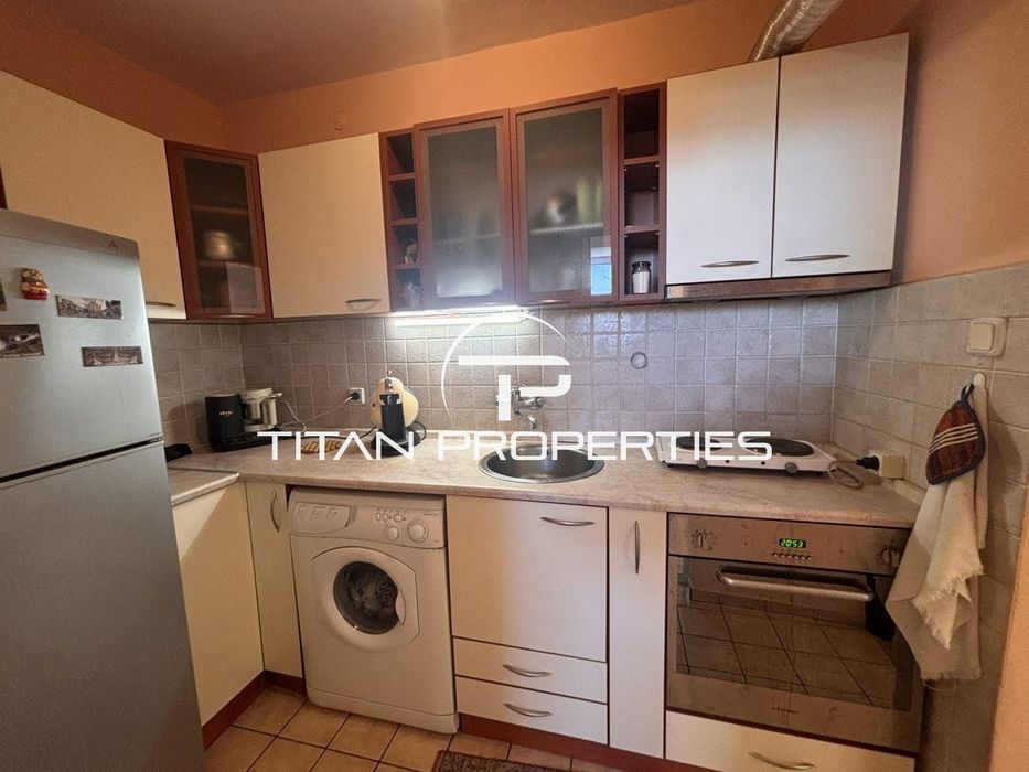 Дава се под наем Двустаен апартамент в Бургас, Център - 55 кв.м за 357 € - Снимка #3