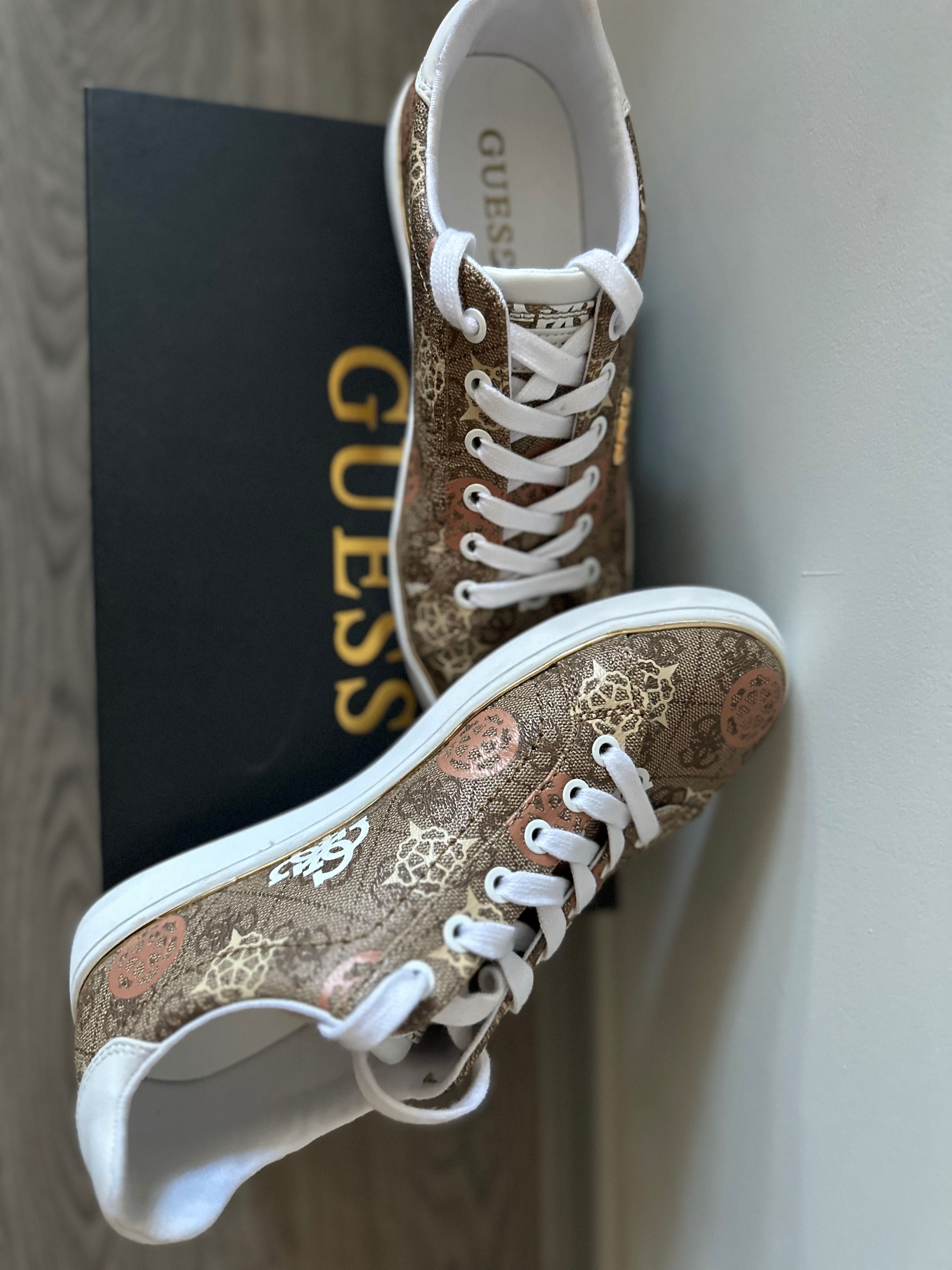 Обувки Guess нови