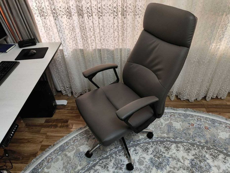 Кресло кожаное офисное