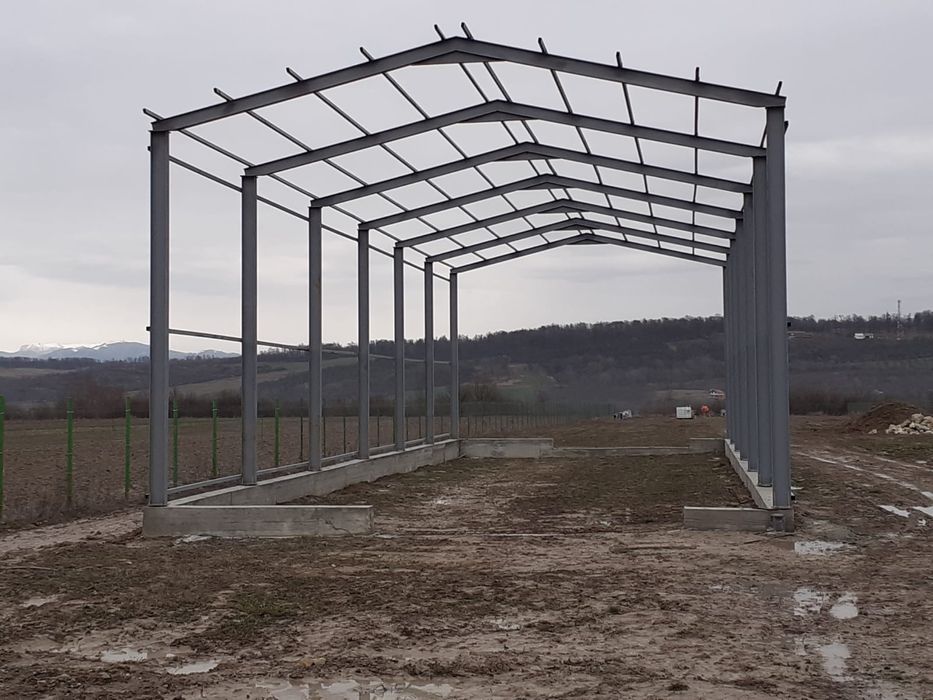 hala metalica Lungime 25 m Lățime 12m Înălțime la streașină 4