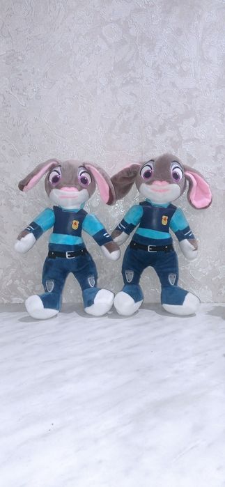Продам мягкие игрушки 
- Два зайца из зверополиса Д