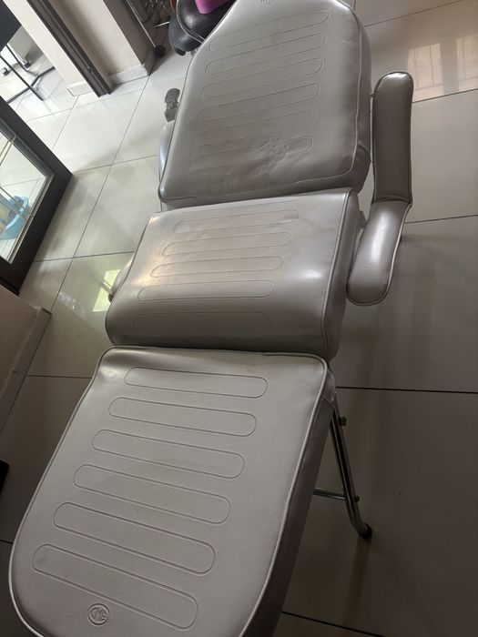 Продается кушетка  наращивание ресниц