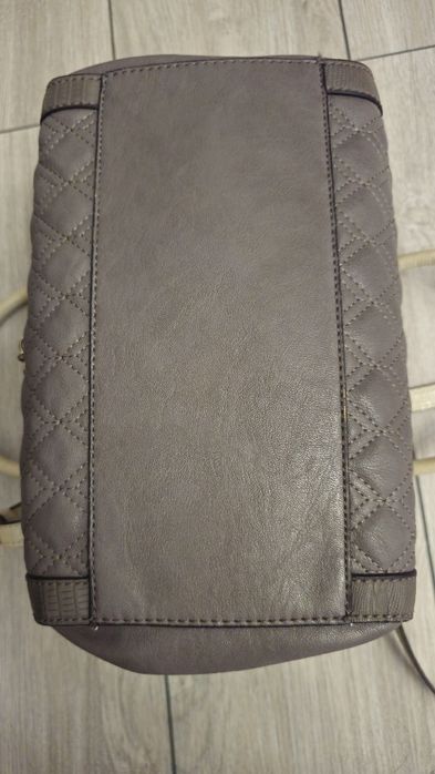 Geanta de umar guess în conditii bune..