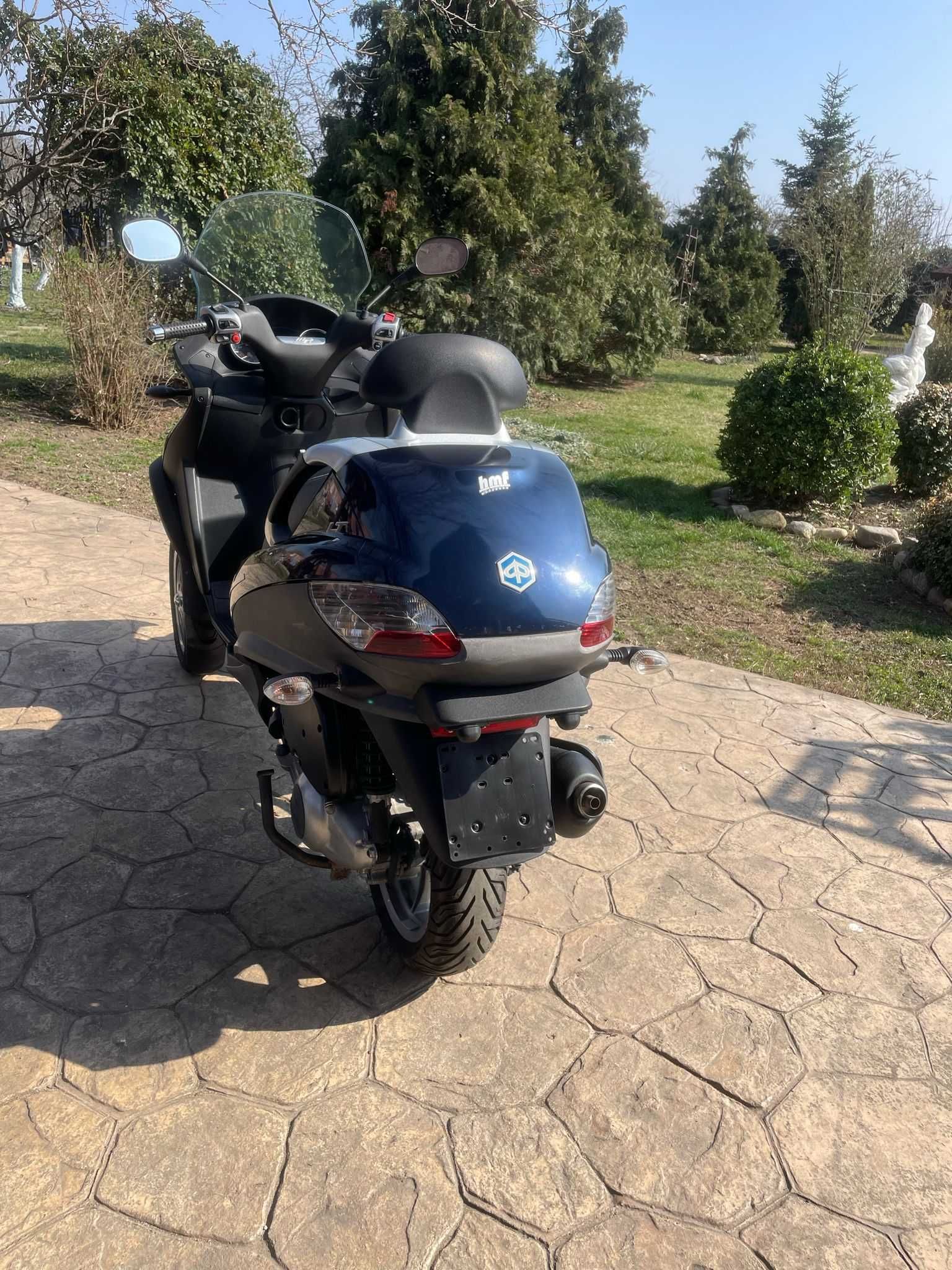 Piaggio mp3 250ie categoria  permis  B (prețul include tva)