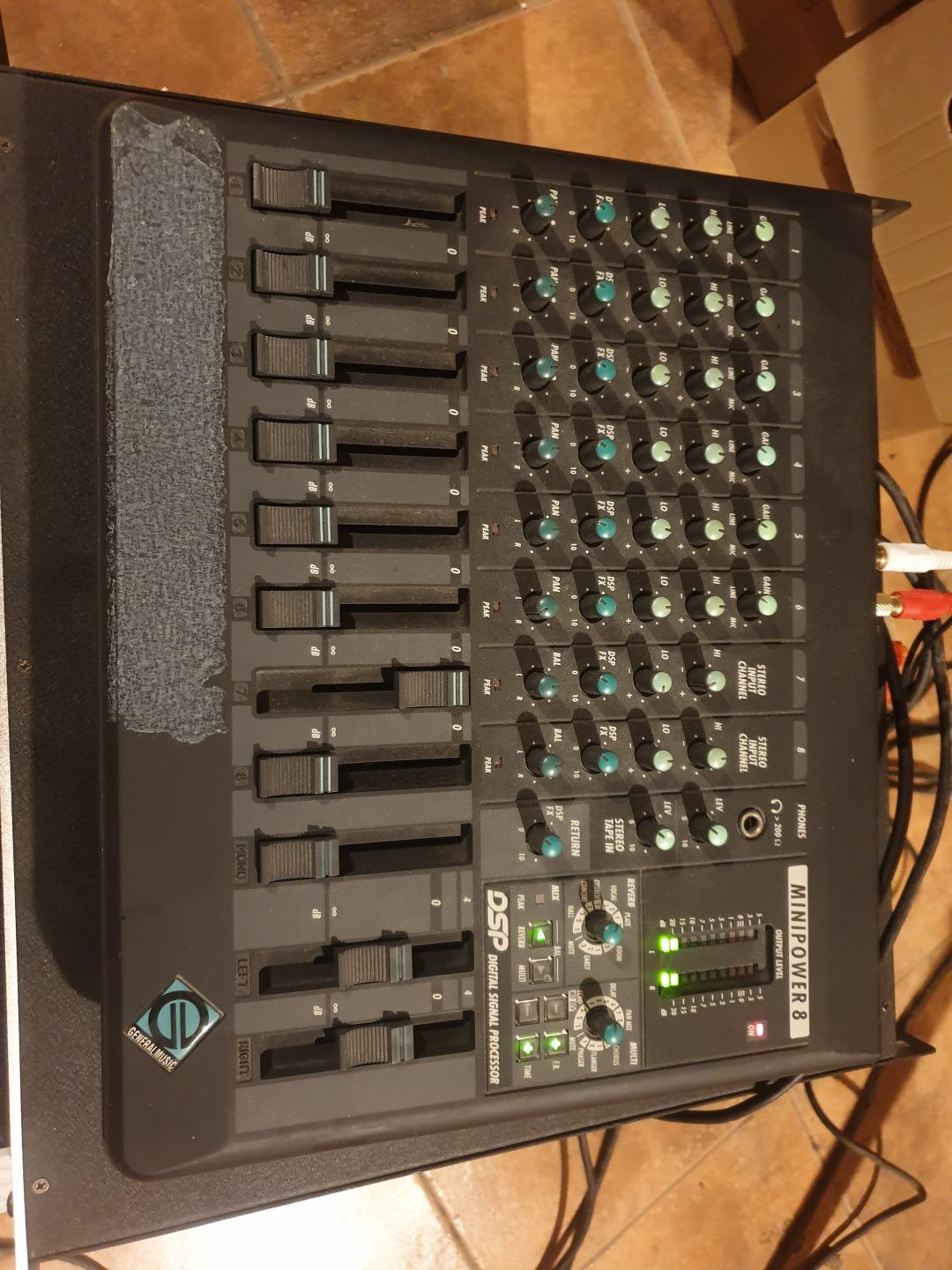 Mixer activ GM minipower8/Pasiv Phonic helixboard24(2buc)