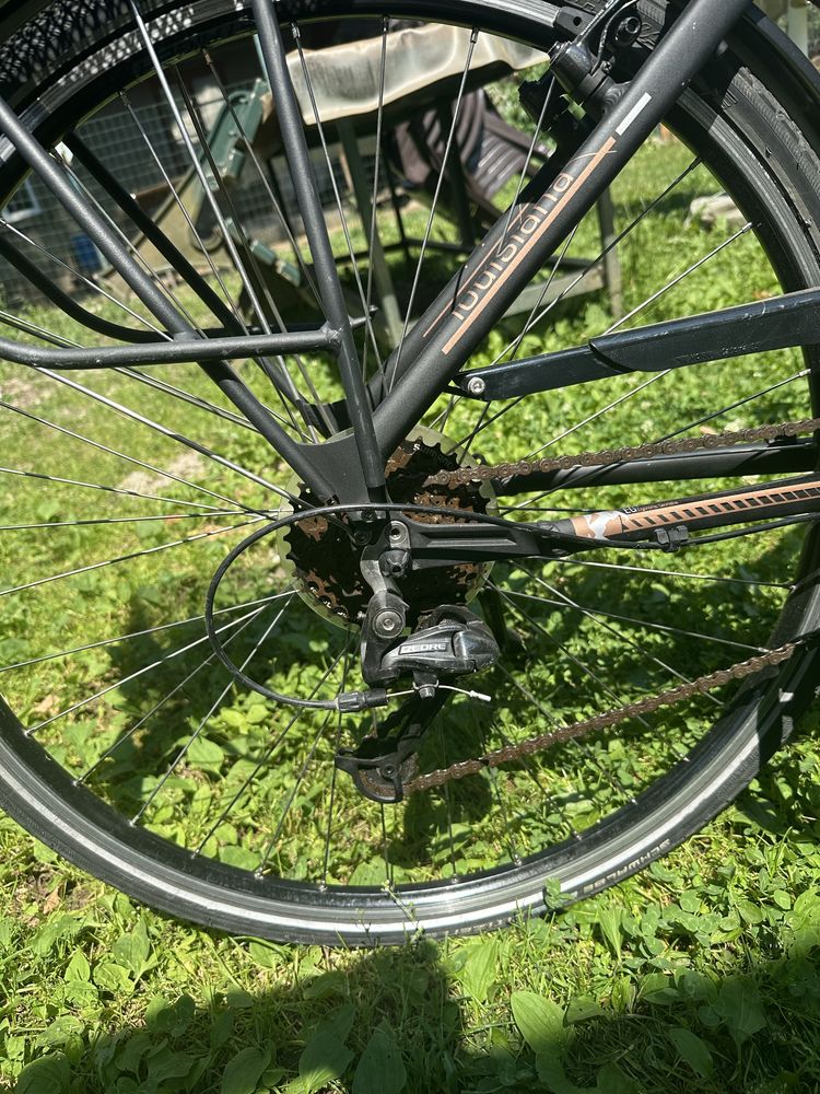 Bicicleta  fara defecte merge foate bine este ca noua