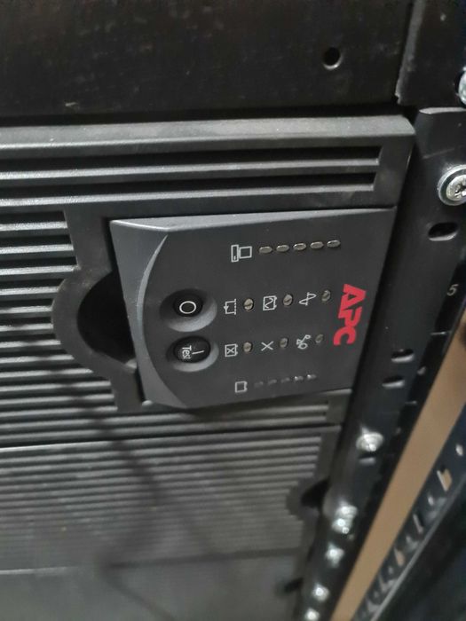 Источник бесперебойного питания UPS APC + аккумулятор