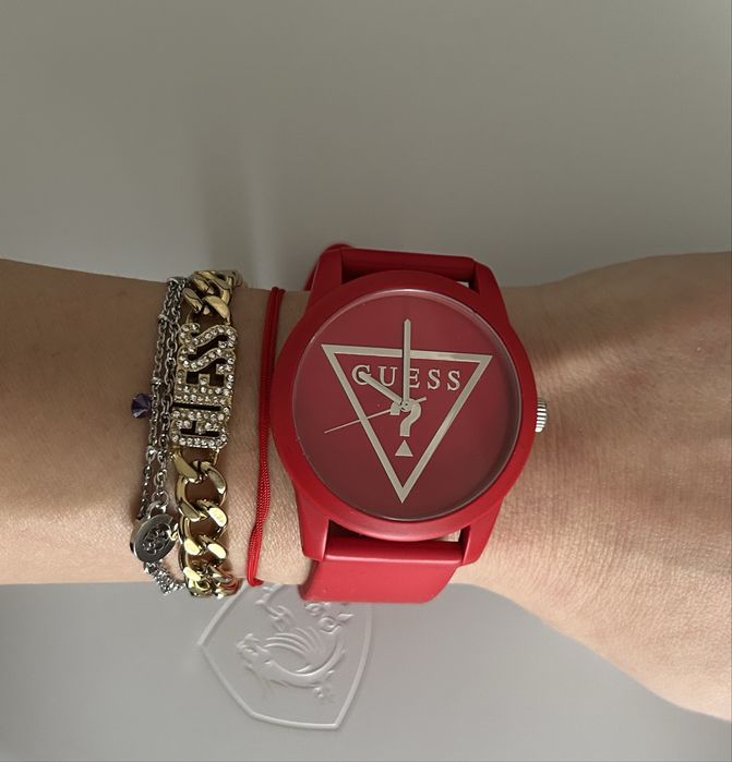 Червен часовник Guess