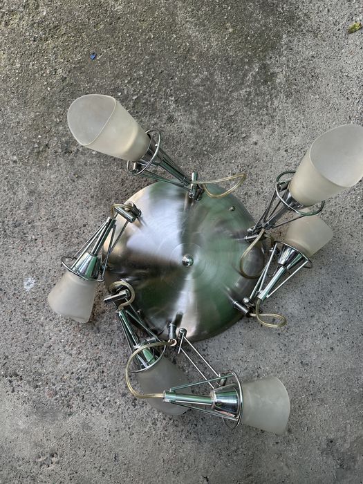 Люстра в хорошем состоянии